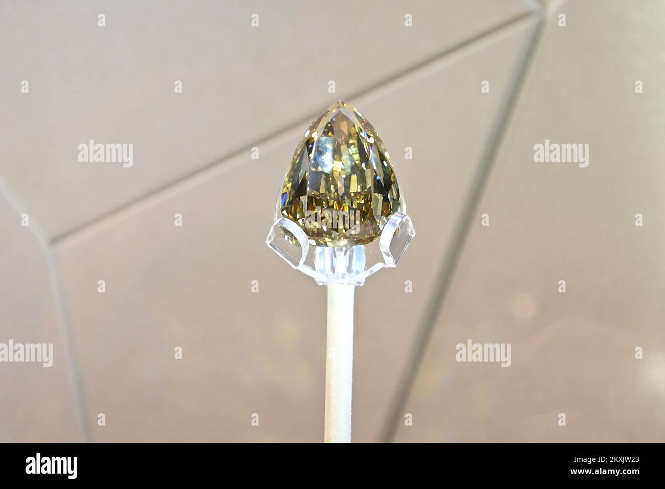 New York, USA. 30th Nov, 2022. View of The Golden Canary 303.10 Carat yellow diamond, during the press preview of Sotheby's Luxury Week Auctions, New York, NY, November 30, 2022. The Yellow diamond is estimated at $15 million is the largest internally flawless diamond in the world. (Photo by Anthony Behar/Sipa USA) Credit: Sipa USA/Alamy Live News Stock Photo