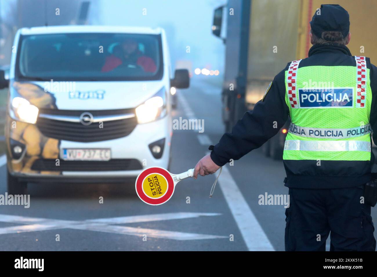 Police on checkpoints between Osijek-Baranja County and Vukovar 