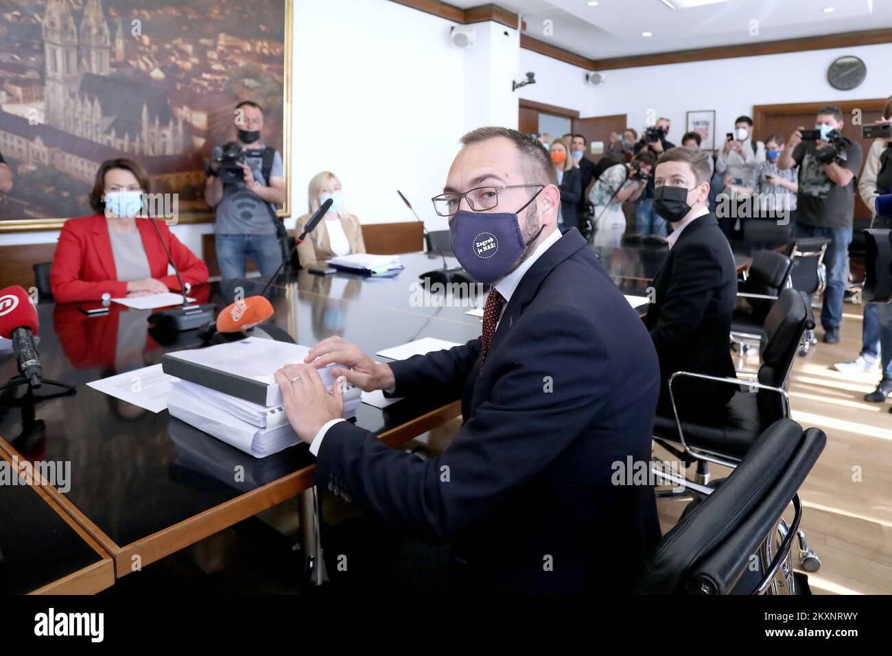 The newly elected mayor of Zagreb, Tomislav Tomasevic officially took over the management of the city by the act of handing over power from the former deputy mayor, also the acting mayor of Zagreb, Jelena Paviic Vukicevic at city hall City of Zagreb, Croatia on June 4, 2021 Photo: Patrik Macek/PIXSELL  Stock Photo