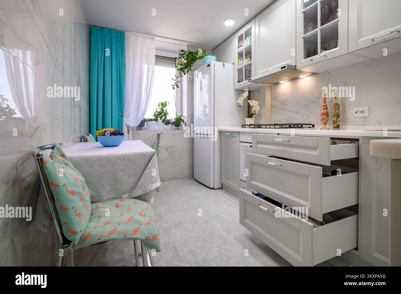White new modern well designed kitchen interior Stock Photo - Alamy