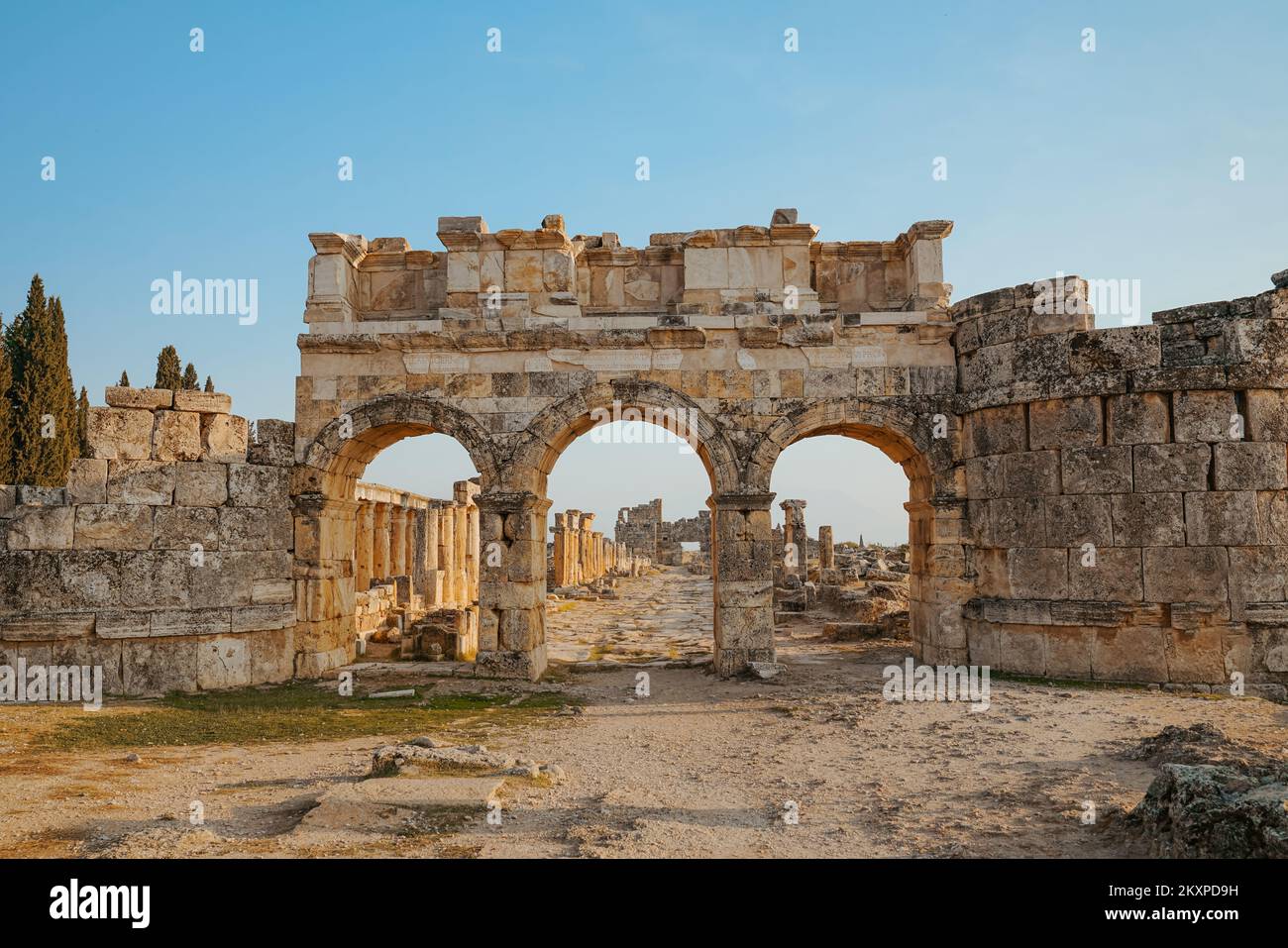 amphitheater-in-hierapolis-ancient-city-in-pamukkale-turkey-stock-photo