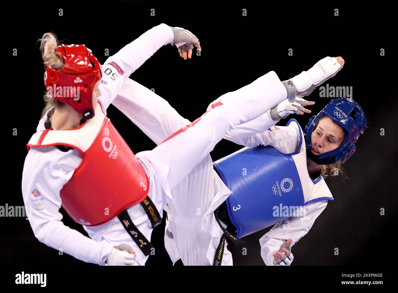 Matea Jelic (R) of Croatia competes against Lauren Williams of Great Britain during the Women's -67kg Taekwondo Final on day three of the Tokyo 2020 Olympic Games at Makuhari Messe Hall on July 26, 2021 in Chiba, Japan. Stock Photo