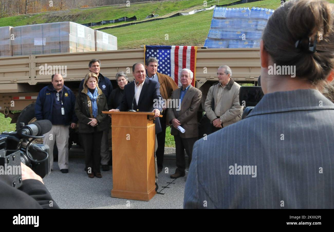 Charleston, W.Va., Nov. 3, 2012   West Virginia Gov. Earl Ray Tomblin (standing at podium) addresses news media after meeting with Department of Homeland Security Secretary Janet Napolitano (immediate left) at the National Guard Headquarters here. The federal government is providing assistance to help residents recover from the aftermath of Hurricane Sandy that resulted in several feet of snow, heavy rains and high winds in the state. Norman Lenburg/FEMA. West Virginia Gov. Earl Ray Tomblin (standing at podium) addresses news media after meeting with Department of Homeland Security Secretary J Stock Photo