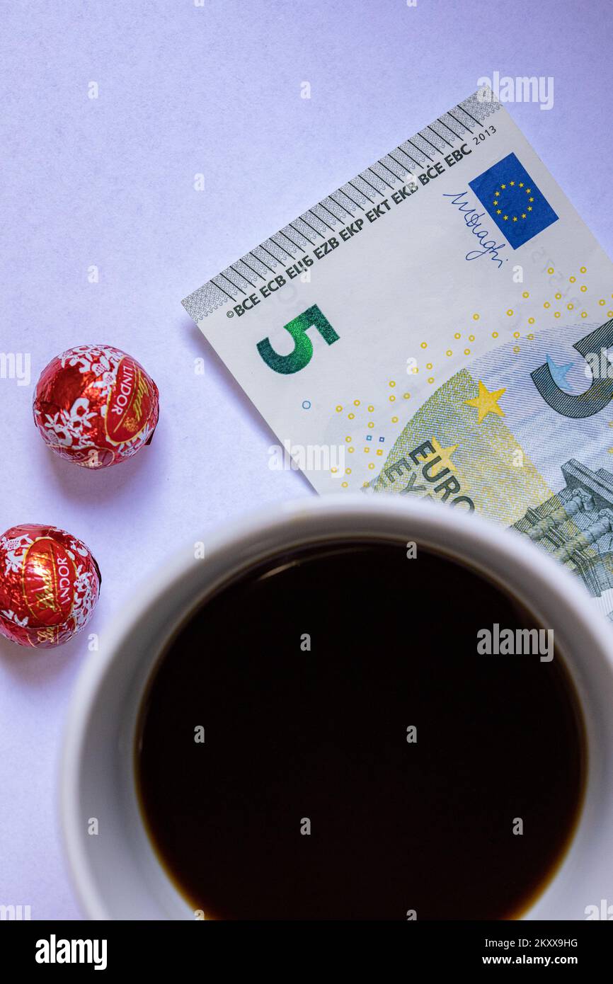 5 euro banknotes, Lind chocolate and coffee to illustrate savings at ...