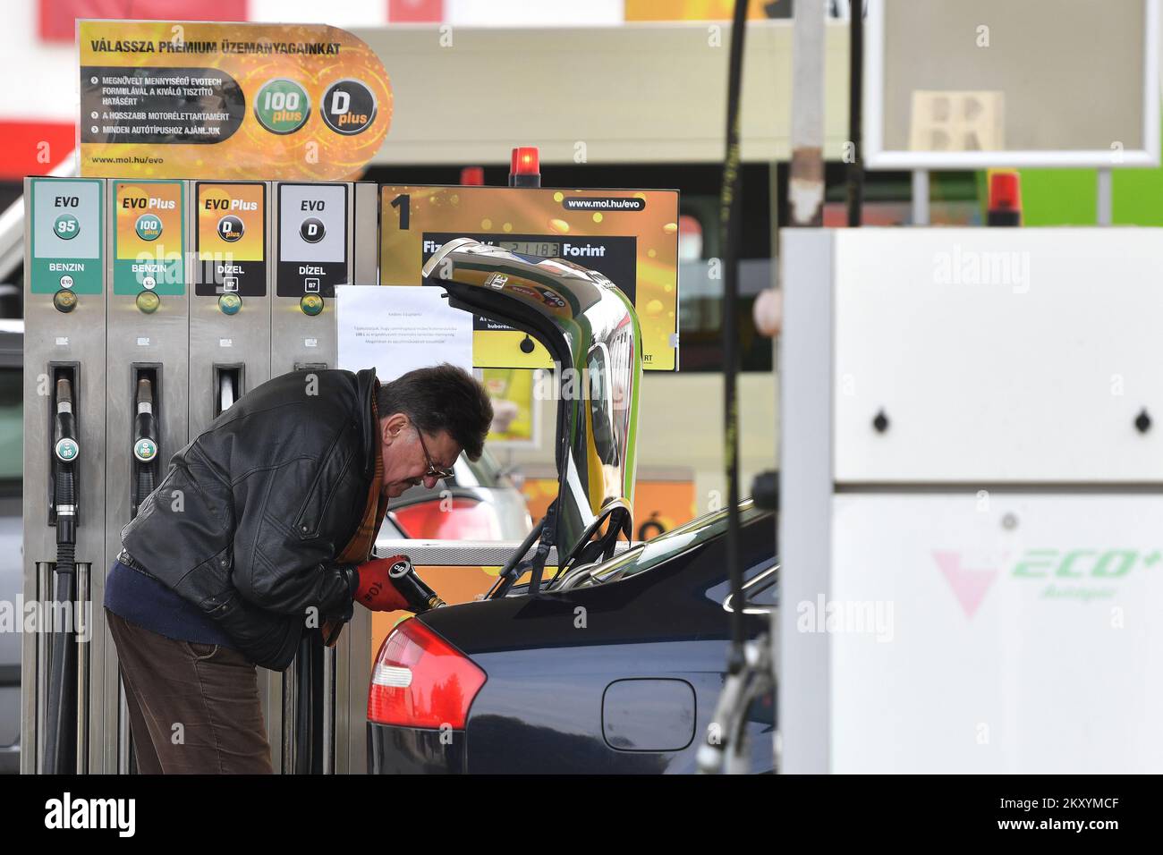 Croatians go to the neighboring country to buy fuel at gas stations in