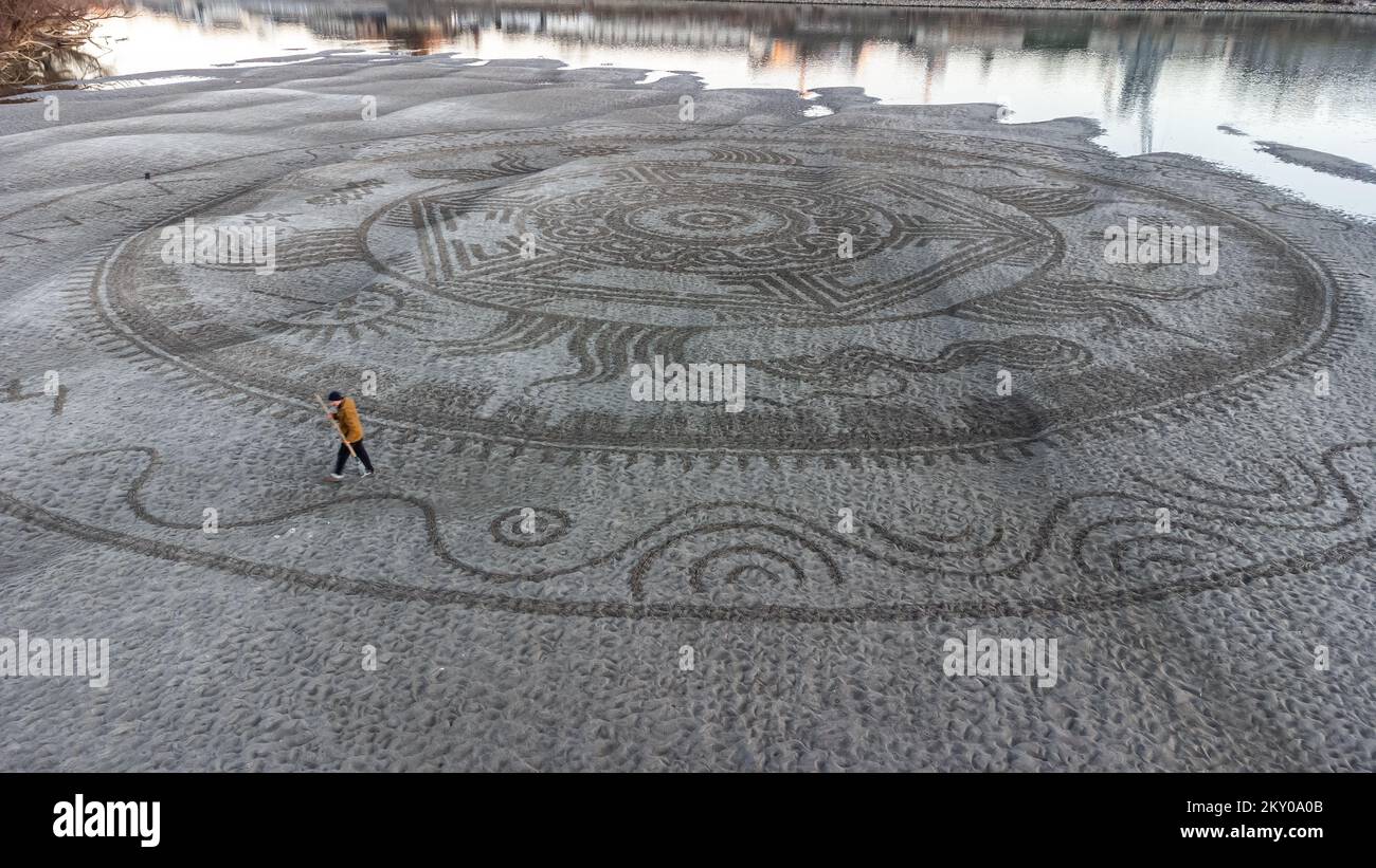 Fallers Draw Aerial photo of sand drawing made by artist Nikola Faller at Drava ...