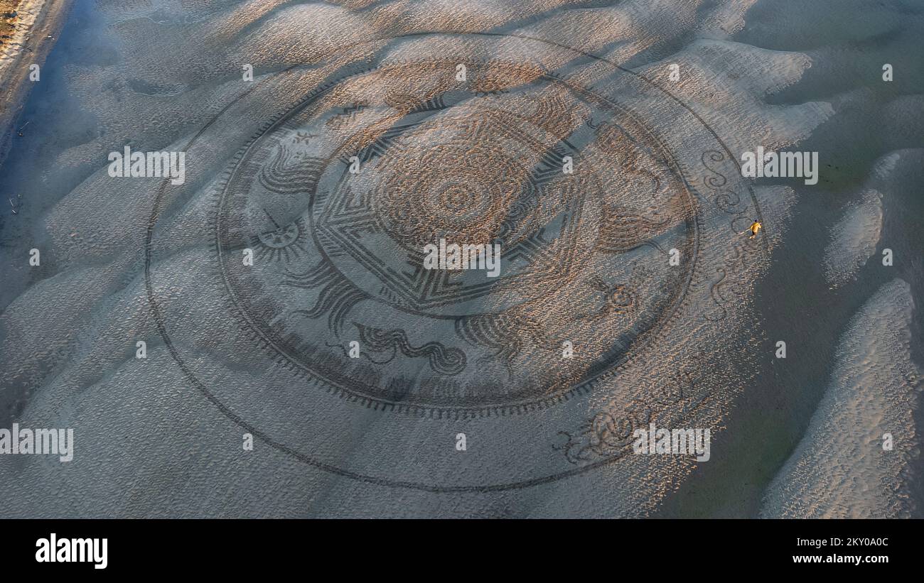 Fallers Draw Aerial photo of sand drawing made by artist Nikola Faller at Drava ...