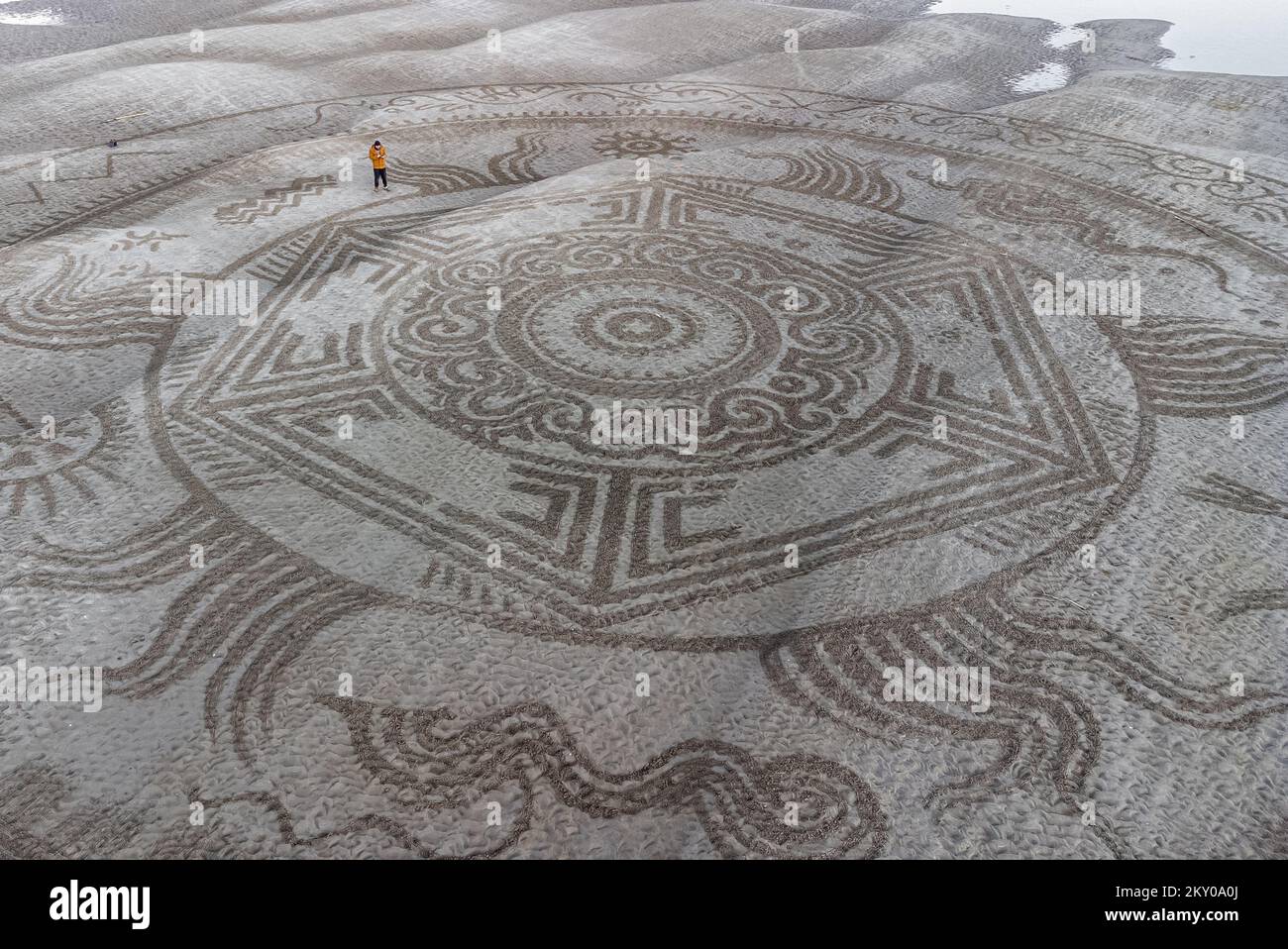 Fallers Draw Aerial photo of sand drawing made by artist Nikola Faller at Drava ...