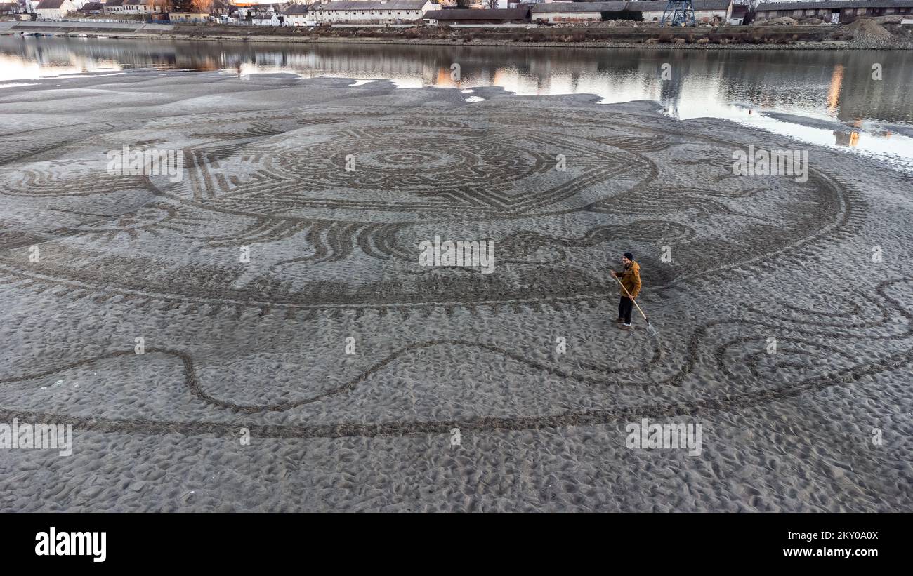 Fallers Draw Aerial photo of sand drawing made by artist Nikola Faller at Drava ...