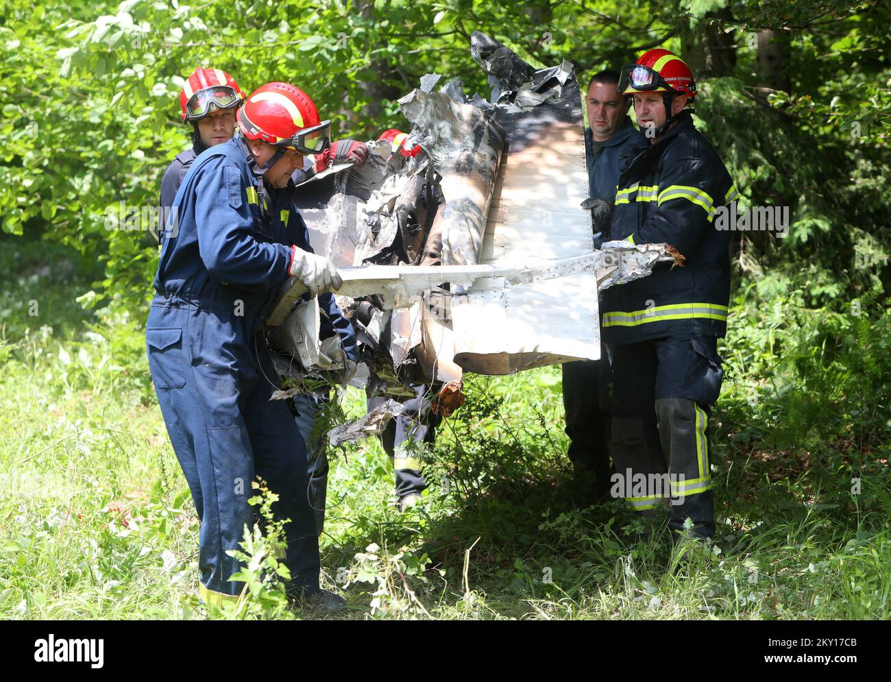 Helicopter pulled out parts of the small crashed plane, in which 4 people were killed, near Brocanac, central Croatia, on June 1, 2022. The action of pulling out the parts by helicopter lasted for an hour, and firefighters, the army and the police took part.The plane went missing on Sunday after taking off from the Adriatic Sea port of Split toward Germany. Local media reported that the weather in the area was bad and that the pilot sent an appeal for help before crashing.The plane crashed in a mountainous area and its wreckage was found in the hamlet of Brocanac. Photo: Kristina Stedul Fabac Stock Photo