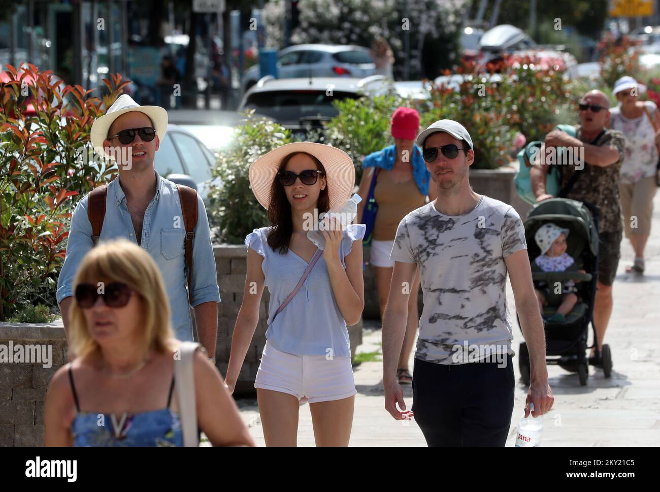 People walking along the city center during the first heat wave this ...