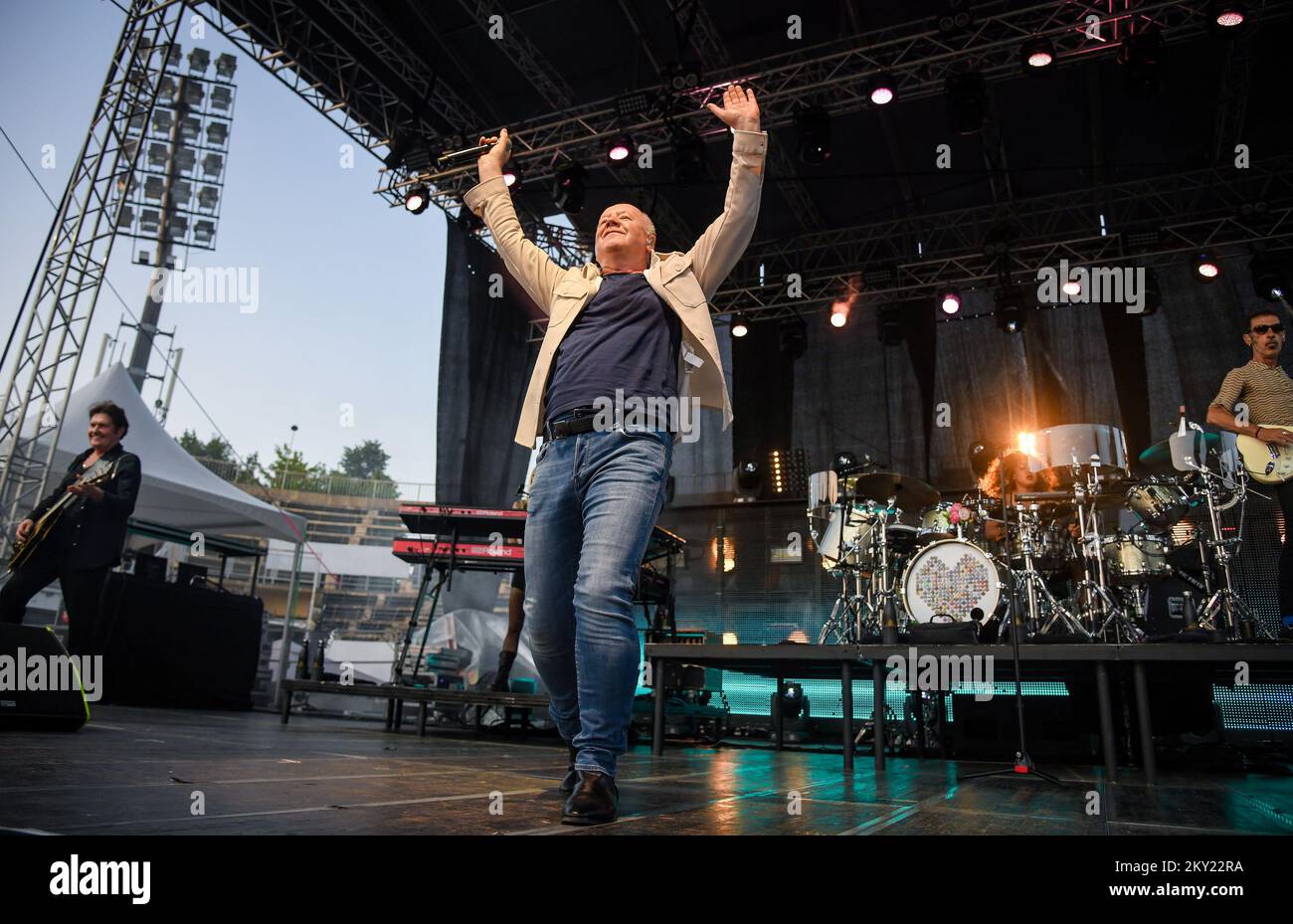 Jim Kerr, lead singer of Scottish band Simple Minds performs during a