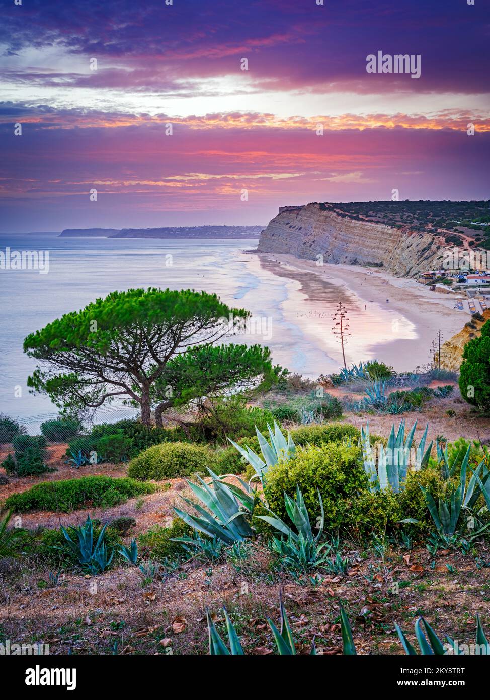 Sunset Praia de Porto Mos, Porto de Mos Beach Lagos,Algarve,Portugal,Europe Stock Photo Alamy