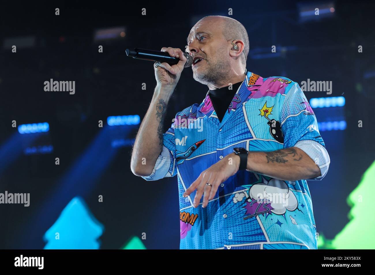 Max Pezzali Performs Live On Stage During Max30 Nei Palasport 2022 At ...