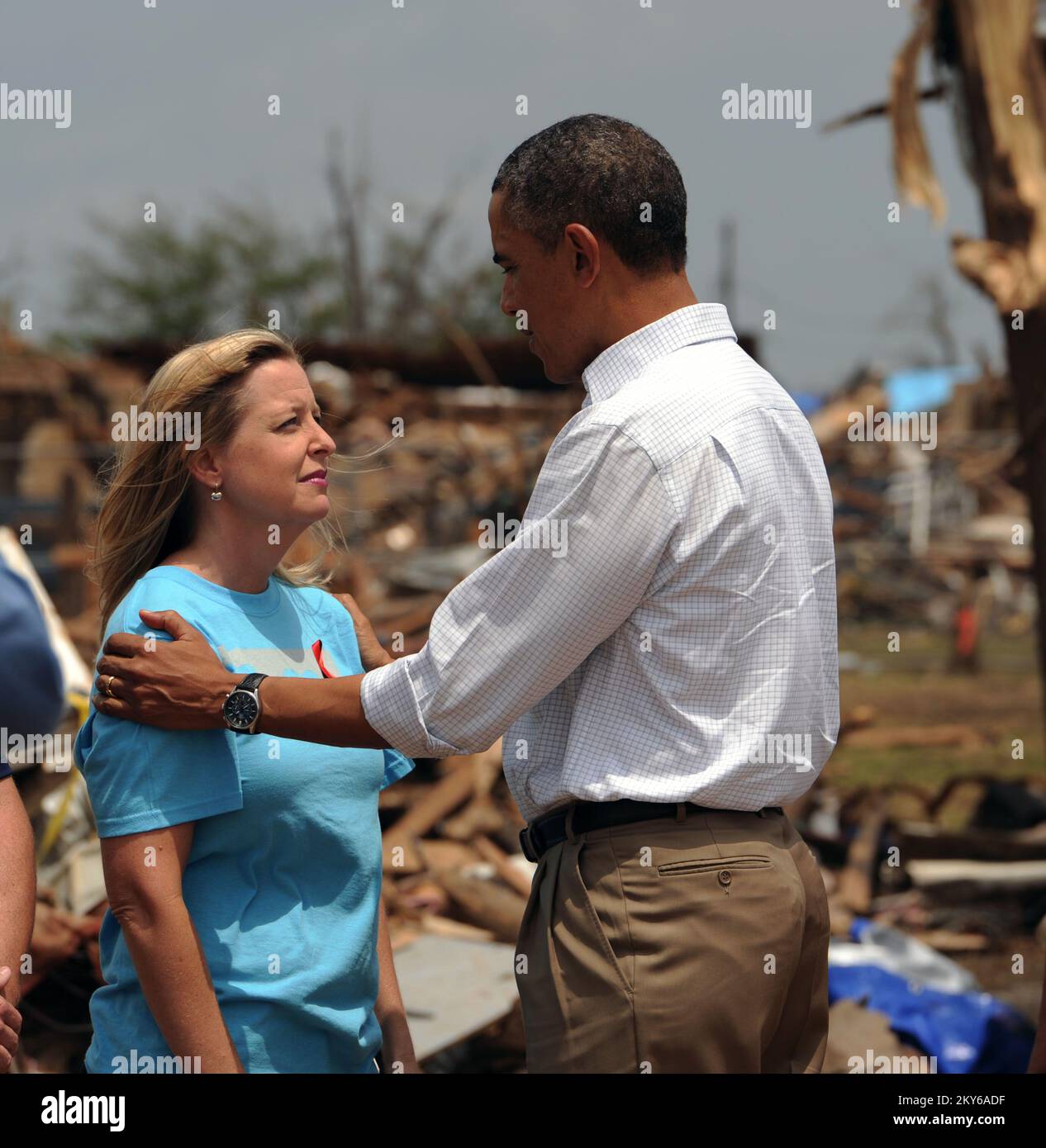 Moore, Okla., May 26, 2013   President Barack Obama, right, speaks with Principal Amy Simpson at the Plaza Towers Elementary School. Obama toured a neighborhood, impacted by the F5 tornado, toured the elementary school and then following a press conference met with first responders and family members of those who lost family members in the tornado. Moore, OK, May 26, 2013--President Barack Obama, right, speaks with Principal Amy Simpson at the Plaza Towers Elementary School.   Obama toured a neighborhood, impacted by the F5 tornado, toured the elementary school and then following a press confe Stock Photo