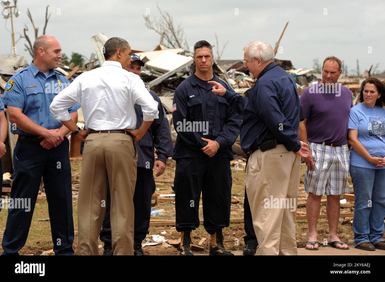 Moore, Okla., May 26, 2013  FEMA Administrator Craig Fugate, third from right, and President Barack Obama, second from left, speak with first responders and school officials and residents at the Plaza Towers Elementary School. Obama and Fugate surveyed the area impacted by the recent F5 tornado.. Moore, OK, May 26, 2013--FEMA Administrator Craig Fugate, third from right, and President Barack Obama, second from left, speak with first responders and school officials and residents at the Plaza Towers Elementary School.  Obama and Fugate surveyed the area impacted by the recent F5 tornado.. Photog Stock Photo