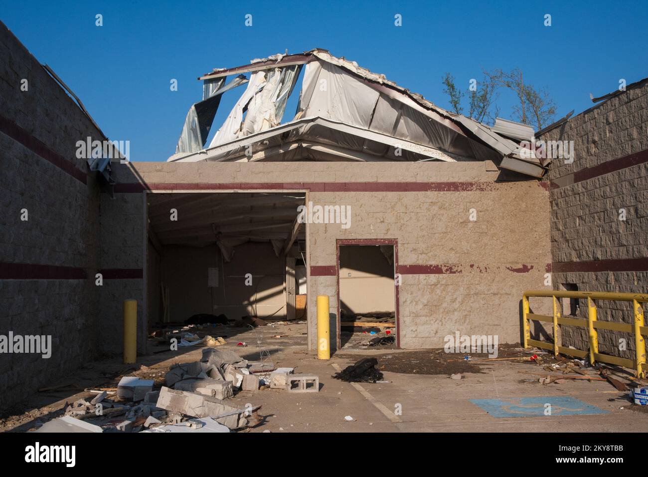 Mayflower, AR, May 10, 2014 â€“ Tornado debris and damage on Interstate