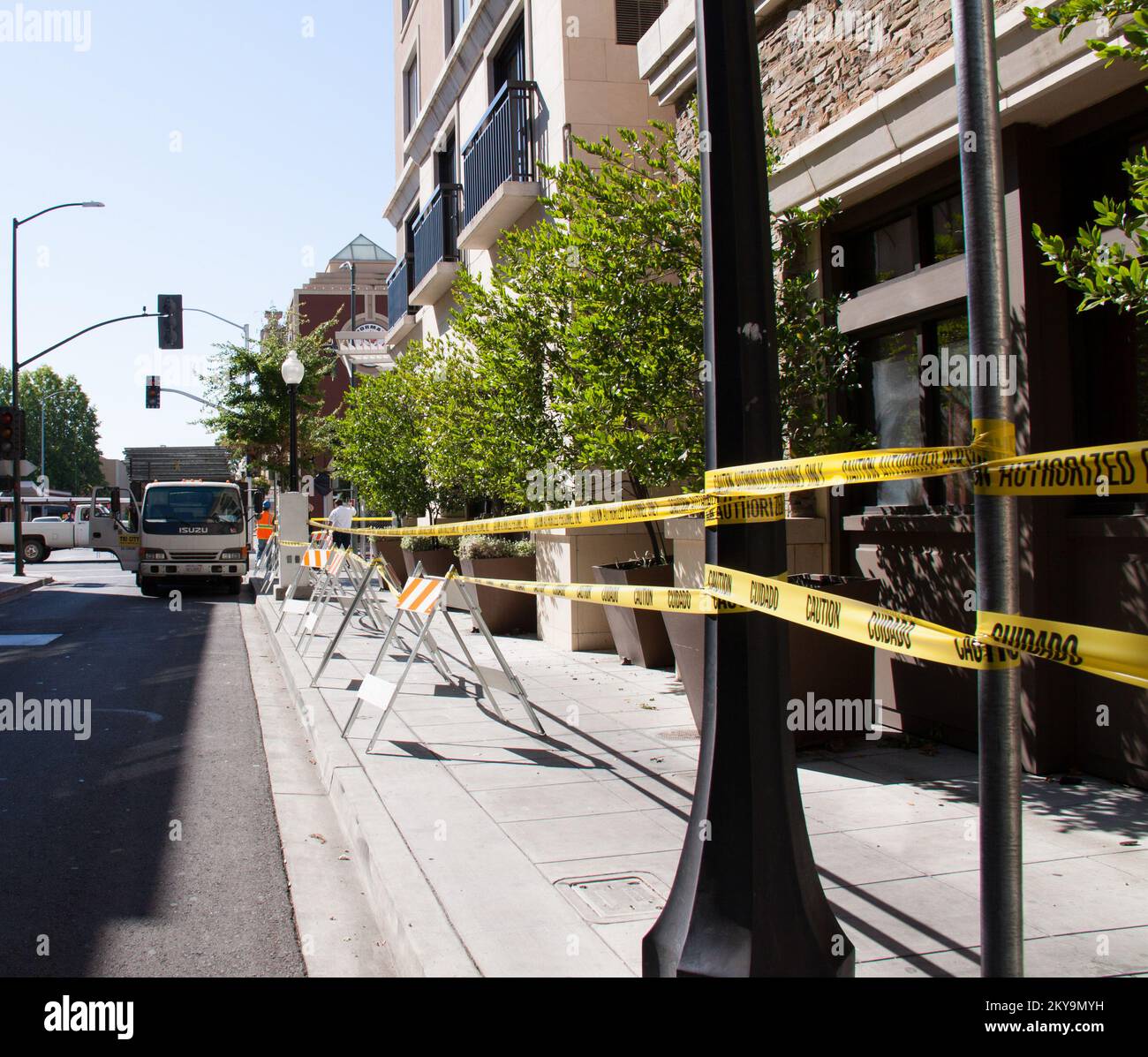 Cars damaged by earthquake hi-res stock photography and images - Alamy