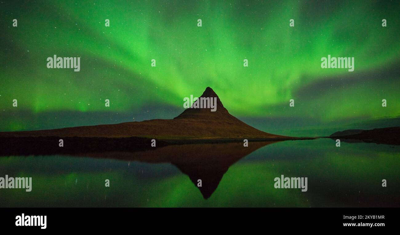 vibrant-auroras-swirl-above-kirkjufell-iceland-illuminating-the-sky