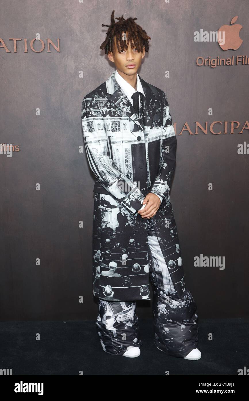 los-angeles-ca-30th-nov-2022-jaden-smith-at-the-apple-film-premiere