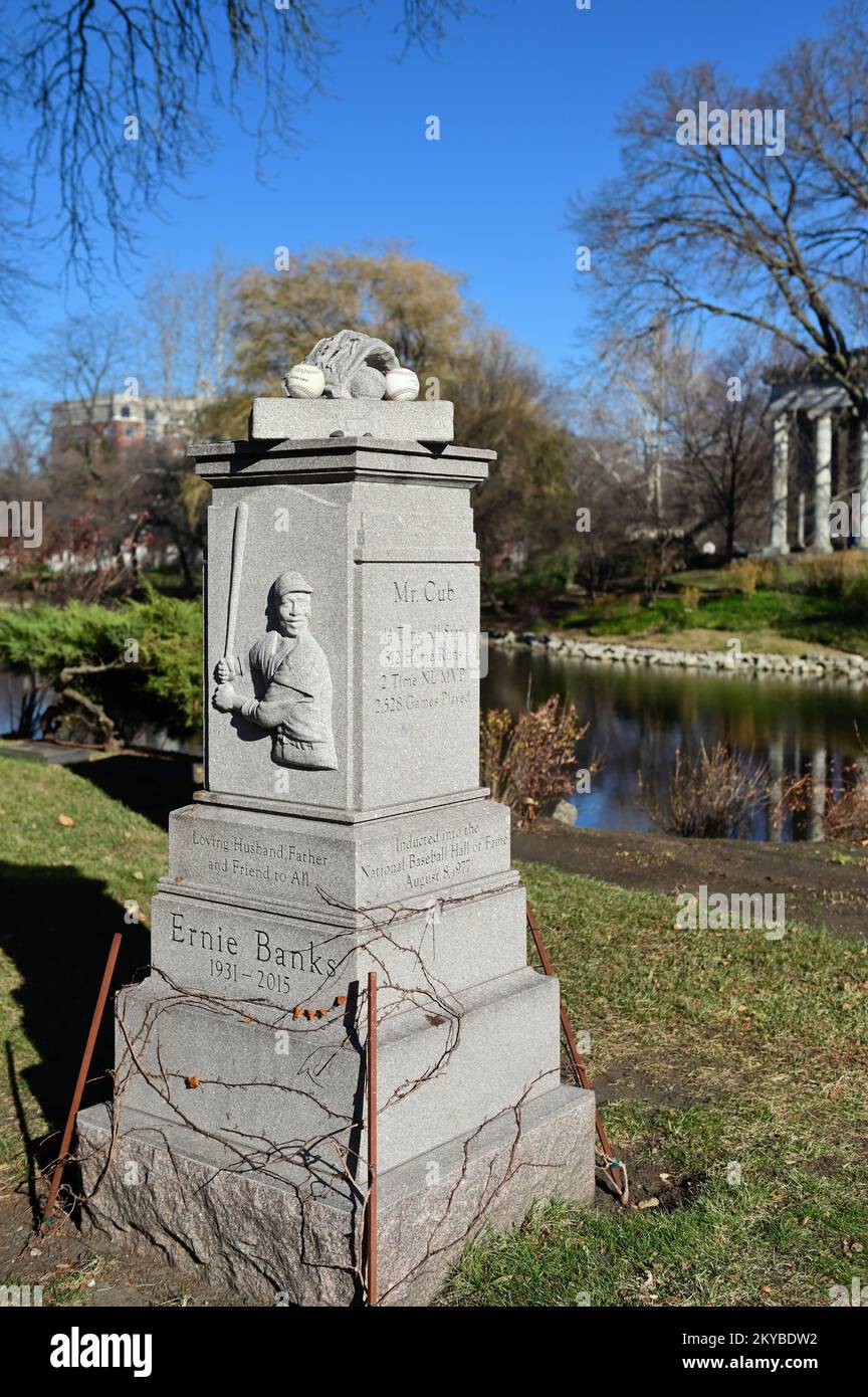 Chicago, Illinois, USA. The tombstone and grave site of famed Chicago Cubs baseball star Ernie Banks. Stock Photo