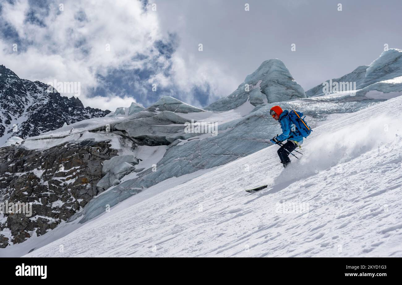 Ski tourers on the descent at Alpeiner Ferner, mountains in winter, eustift im Stubai Valley, Tyrol, Austria Stock Photo