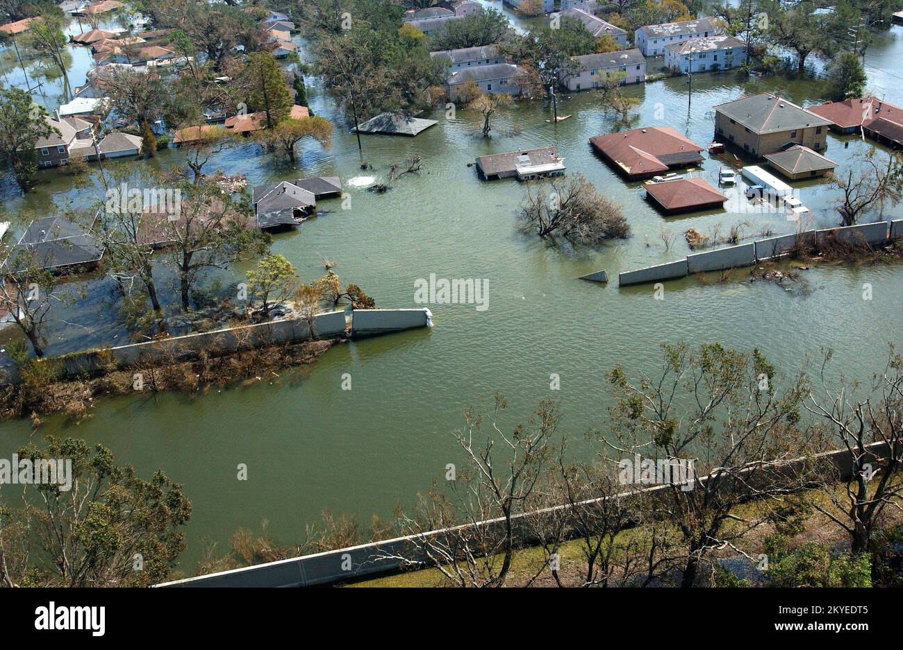 Hurricane Katrina, New Orleans, LA, September 8, 2005 - A retaining ...