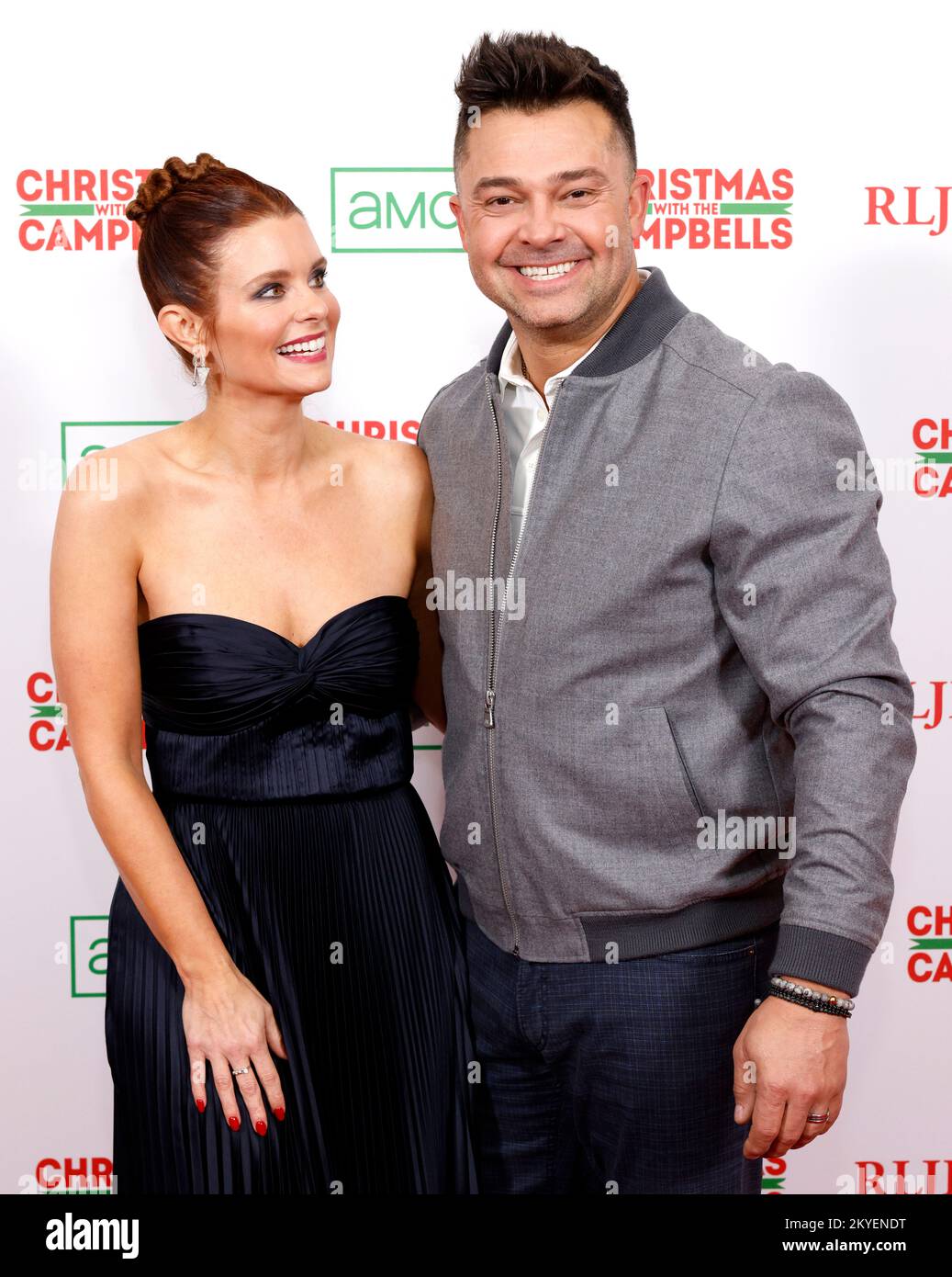 Los Angeles, USA. 30th Nov, 2022. Los Angeles, CA, - Nov 29, 2022: JoAnna Garcia Swisher and Nick Swisher arrive at the movie premiere of 'Christmas With The Campbells' at The Edition West Hollywood Credit: Ovidiu Hrubaru/Alamy Live News Stock Photo