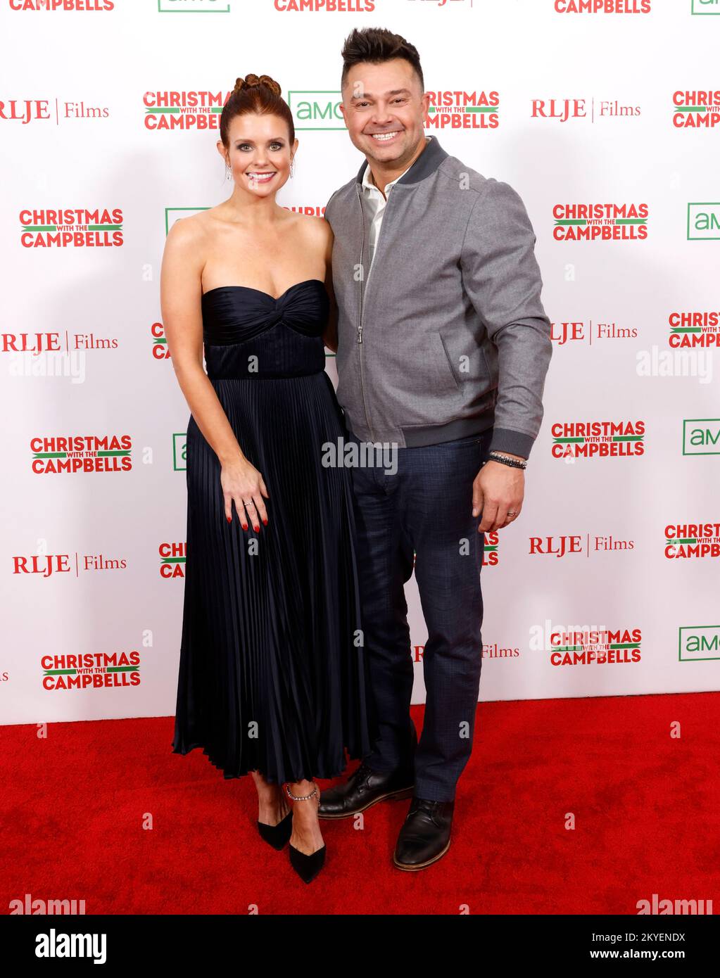 Los Angeles, USA. 30th Nov, 2022. Los Angeles, CA, - Nov 29, 2022: JoAnna Garcia Swisher and Nick Swisher arrive at the movie premiere of 'Christmas With The Campbells' at The Edition West Hollywood Credit: Ovidiu Hrubaru/Alamy Live News Stock Photo