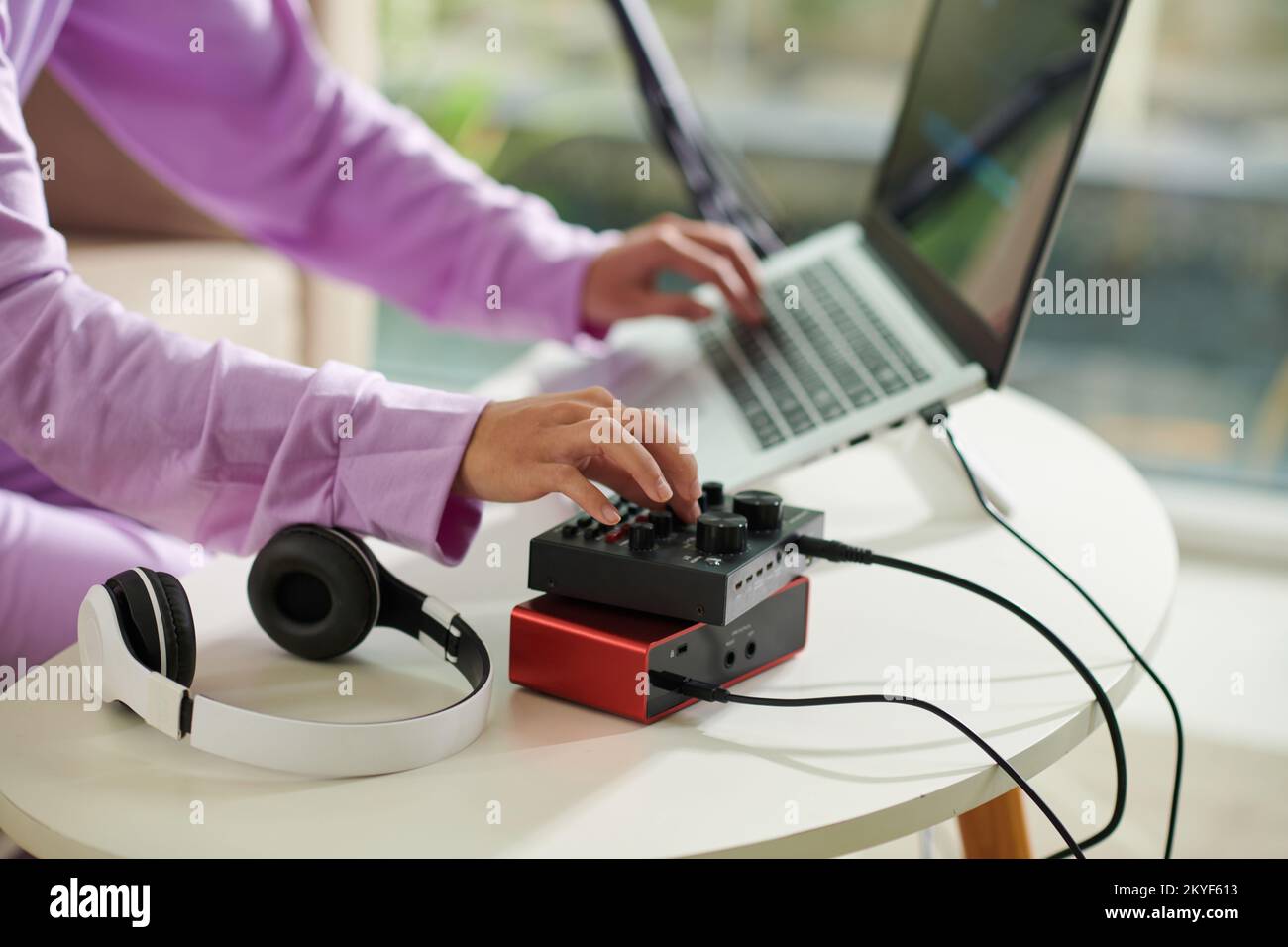 Use Laptop As Amplifier – How To Use Pc As Guitar – OVNI