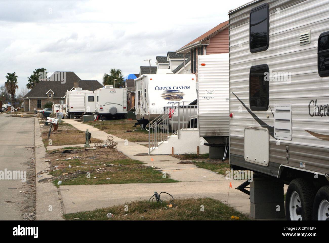 Hurricane yard work hires stock photography and images Alamy