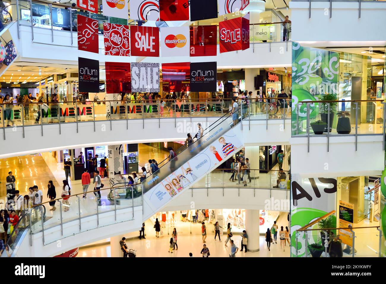 BANGKOK, THAILAND - JUNE 20, 2015: shopping center interior. Shopping ...