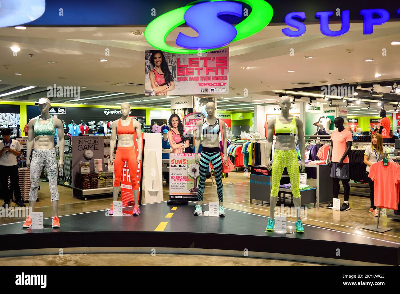 Nike store interior hi-res stock photography and images - Page 9 - Alamy