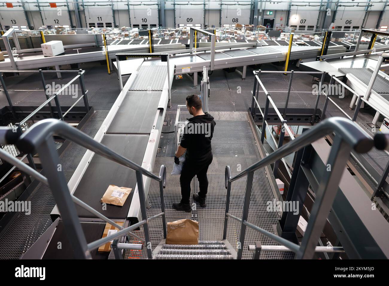 Sort Parcel Pakketvolumes hi-res stock photography and images - Alamy