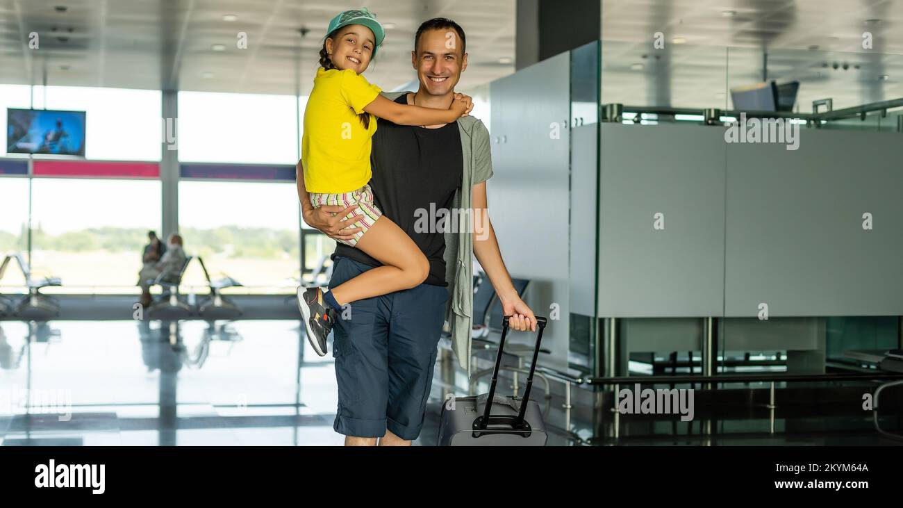 Young father with daughter at the airport Stock Photo - Alamy