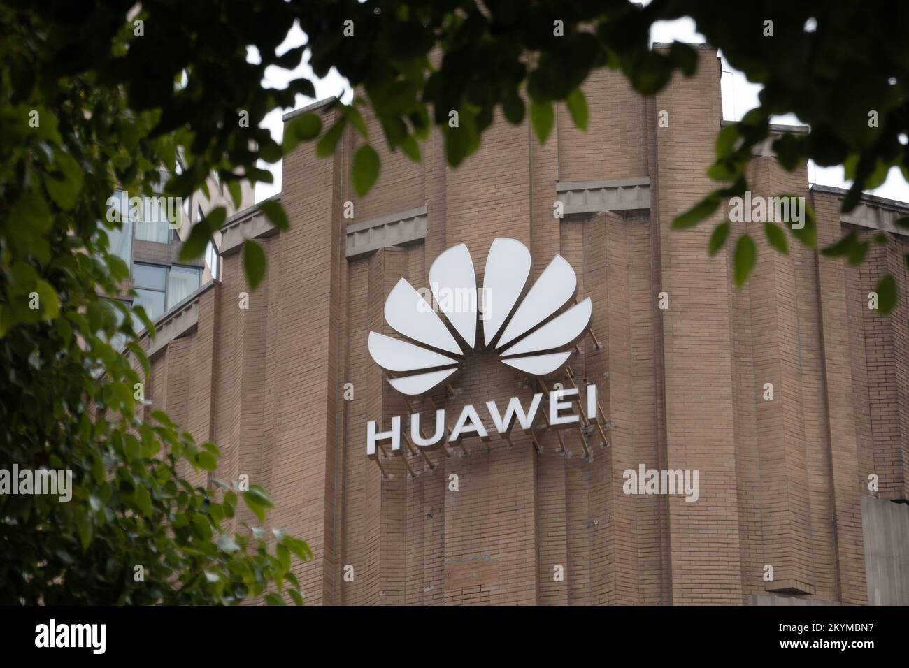 SHANGHAI, CHINA - DECEMBER 1, 2022 - The Huawei global flagship store ...