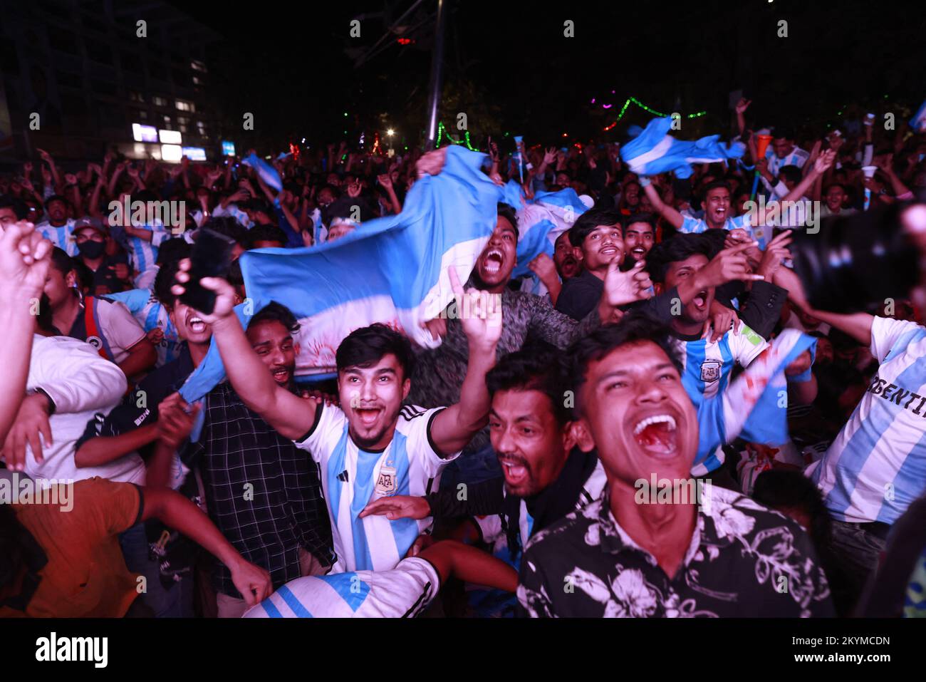 Football Fans React As They Watch The Qatar 2022 World Cup Football ...