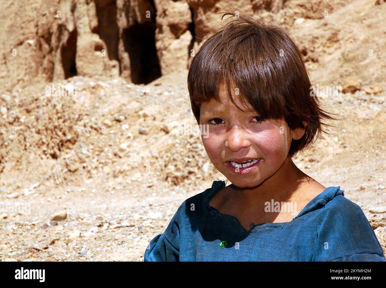 Bamyan (Bamiyan) / Central Afghanistan: This girl lives in caves in