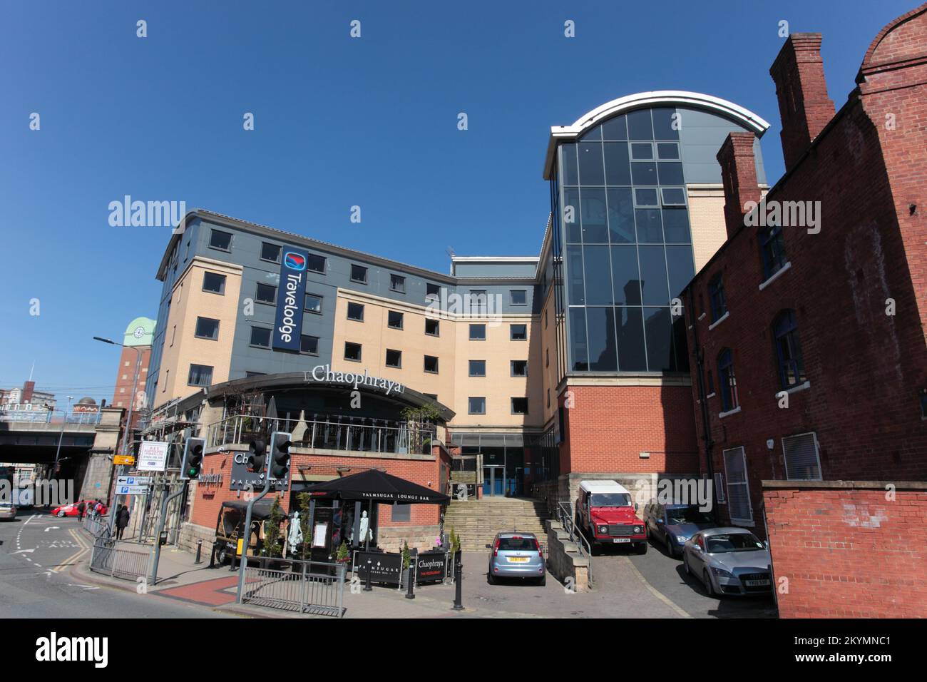 Chaophraya & Travelodge Leeds Central, Blayds Court, Blayds Yard, Off Swinegate, Leeds, LS1 4AD Stock Photo