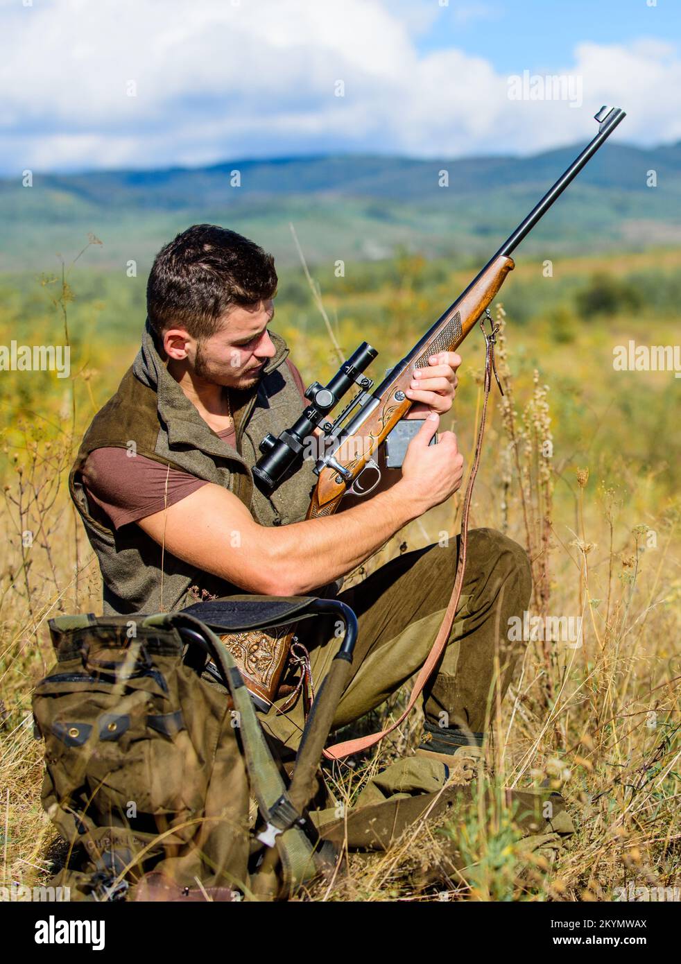 Hunter khaki clothes ready to hunt nature background. Hunting shooting  trophy. Hunter with rifle looking for animal. Hunting hobby and leisure.  Man Stock Photo - Alamy