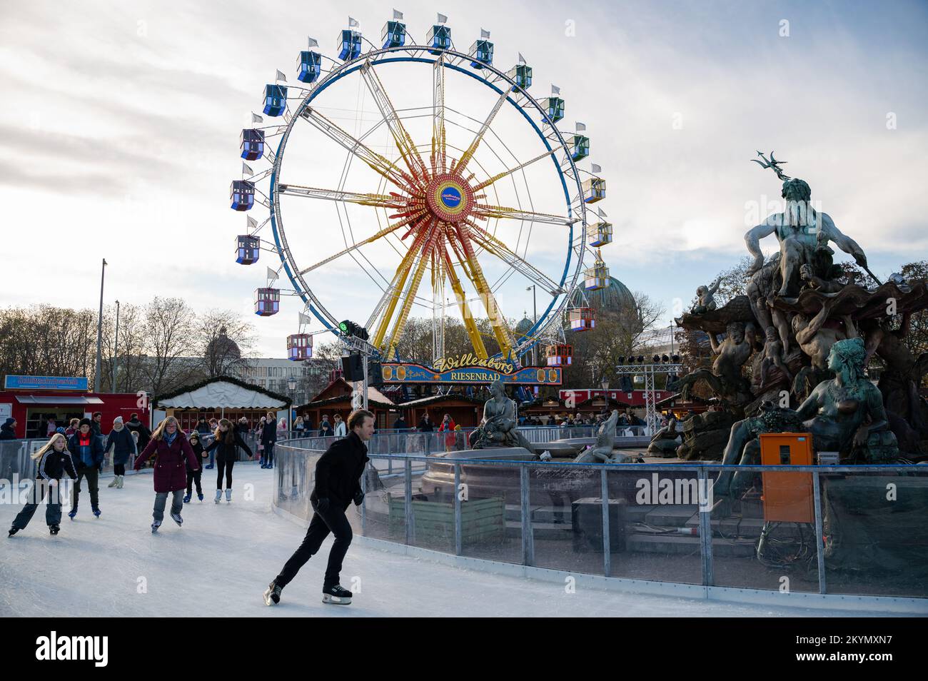 27.11.2022, Berlin, Germany, Europe Visitors ice skate on the ice