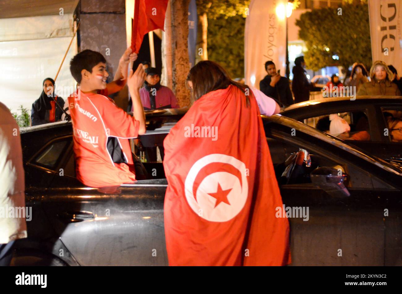 Tunis, Tunisia. 30th Nov, 2022. Tunis, Tunisia. 30 November 2022. Tunisian football fans celebrate along the Habib Bourguiba Avenue in Tunis after their victory against France in the Qatar World Cup. Tunisia beat France 1-0 on Wednesday. Although the Tunisian team failed to qualify for the last 16 of the World Cup, Tunisian fans held big celebrations after their team's latest match at the 2022 World Cup (Credit Image: © Hasan Mrad/IMAGESLIVE via ZUMA Press Wire) Stock Photo