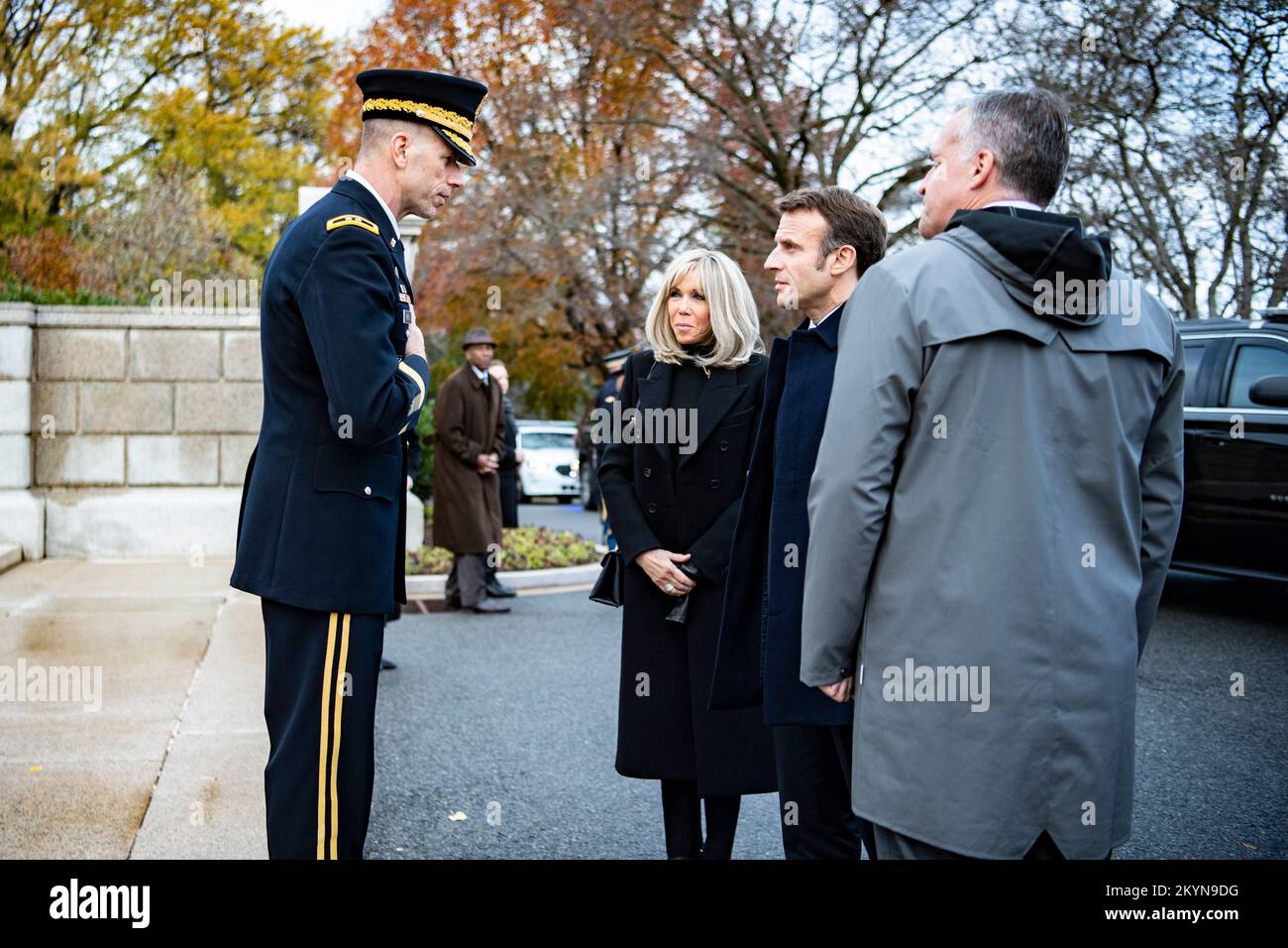 Arlington, United States Of America. 30th Nov, 2022. Arlington, United States of America. 30 November, 2022. U.S. Army Maj. Gen. Allan Pepin, left, welcomes French President Emmanuel Macron and First Lady Brigitte Macron for the full honors wreath-laying ceremony at the Tomb of the Unknown Soldier at Arlington National Cemetery, November 30, 2022 in Arlington, Virginia, USA. Credit: Elizabeth Fraser/U.S. Army/Alamy Live News Stock Photo