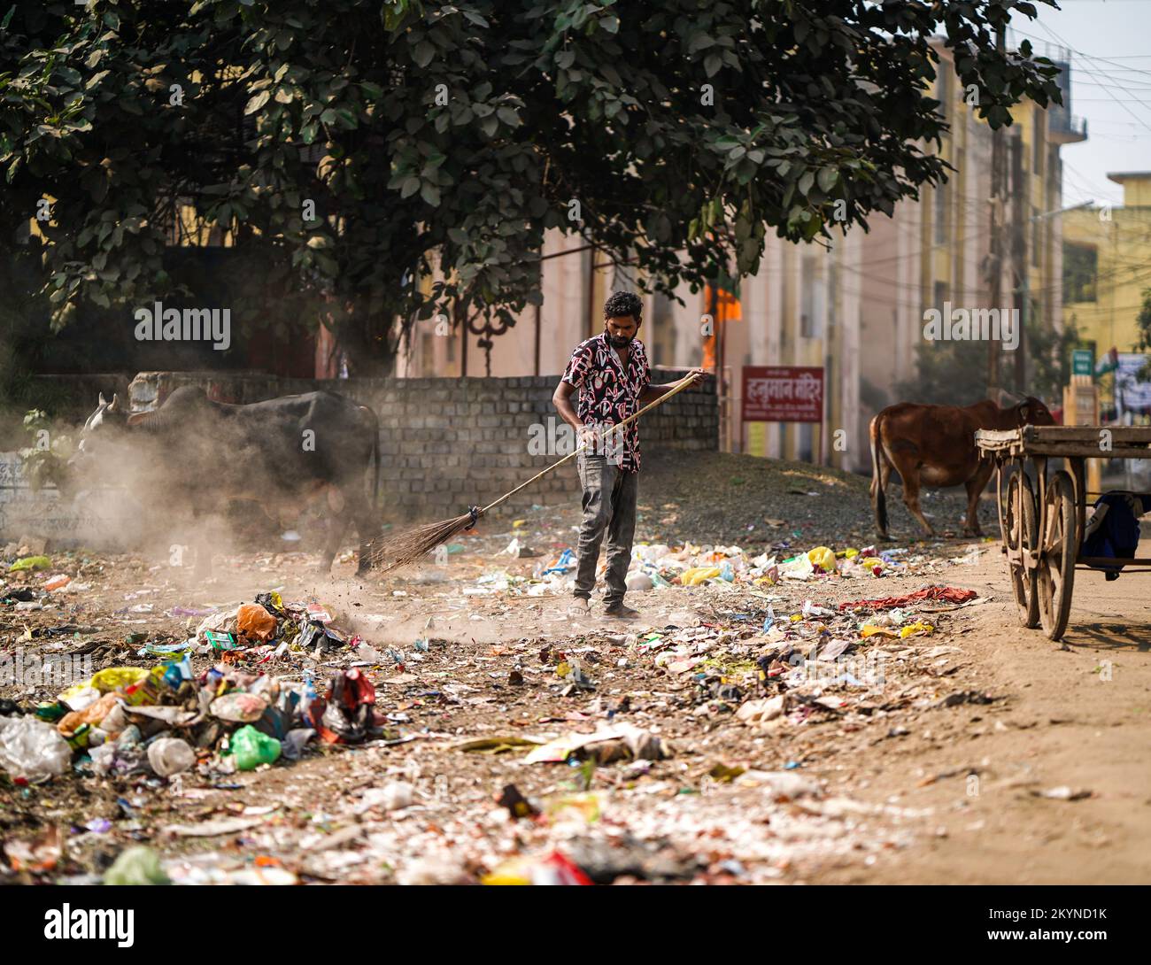 Indian trash hi-res stock photography and images - Page 2 - Alamy