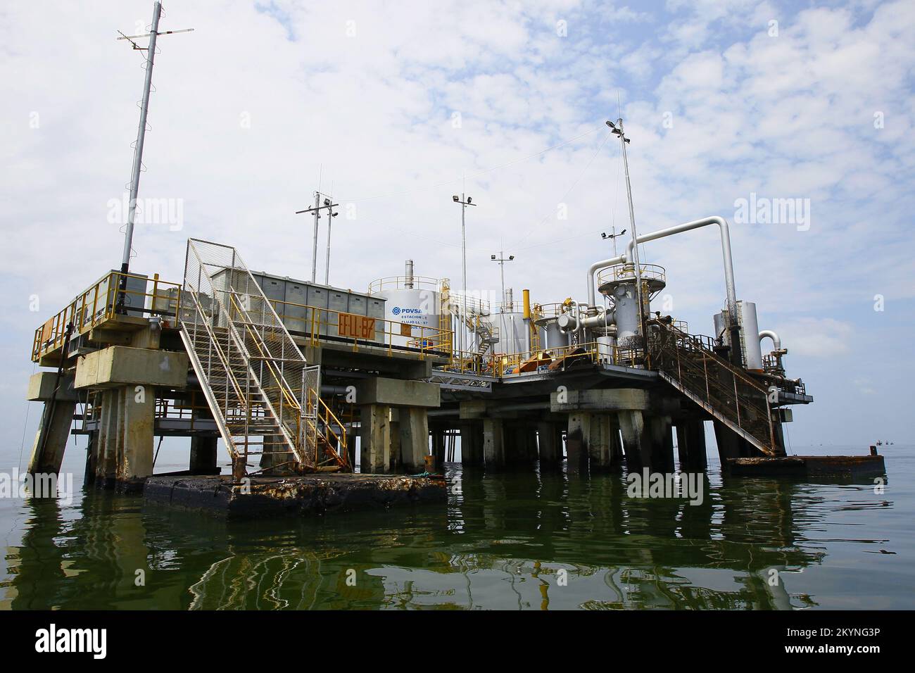 LAGO DE MARACAIBOVENEZUELA 20032015 An oil flow station is seen on