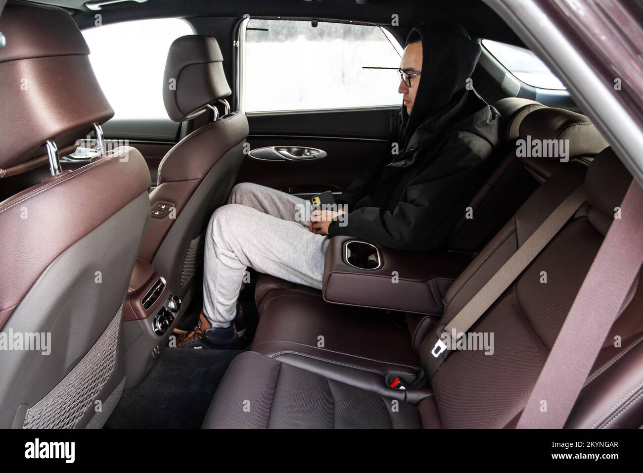 https://c8.alamy.com/comp/2KYNGAR/moscow-russia-february-05-2022-genesis-gv70-jk1-interior-view-leather-back-passenger-seats-in-modern-luxury-car-with-opened-armrest-comforta-2KYNGAR.jpg