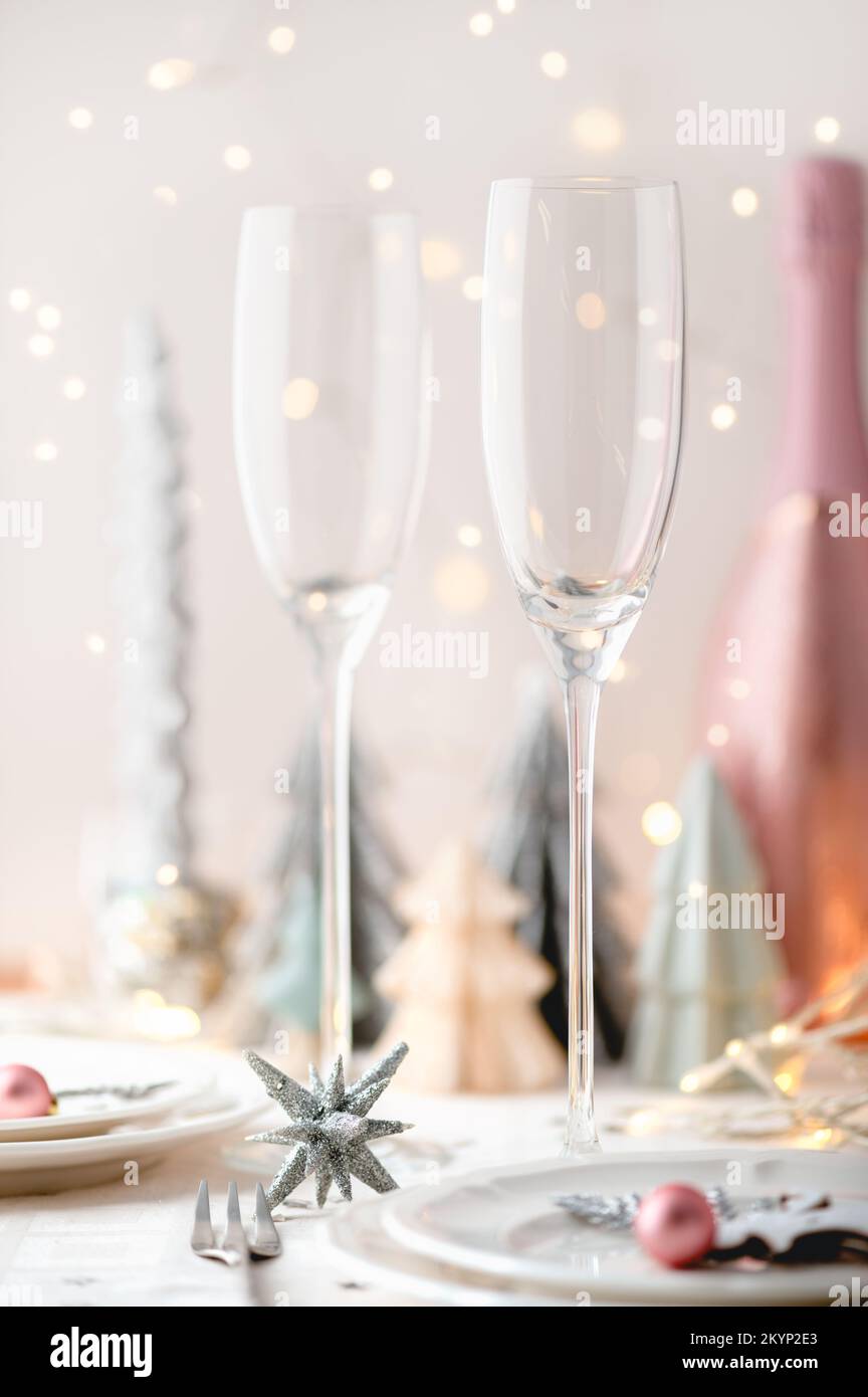 christmas-table-settings-stock-photo-alamy