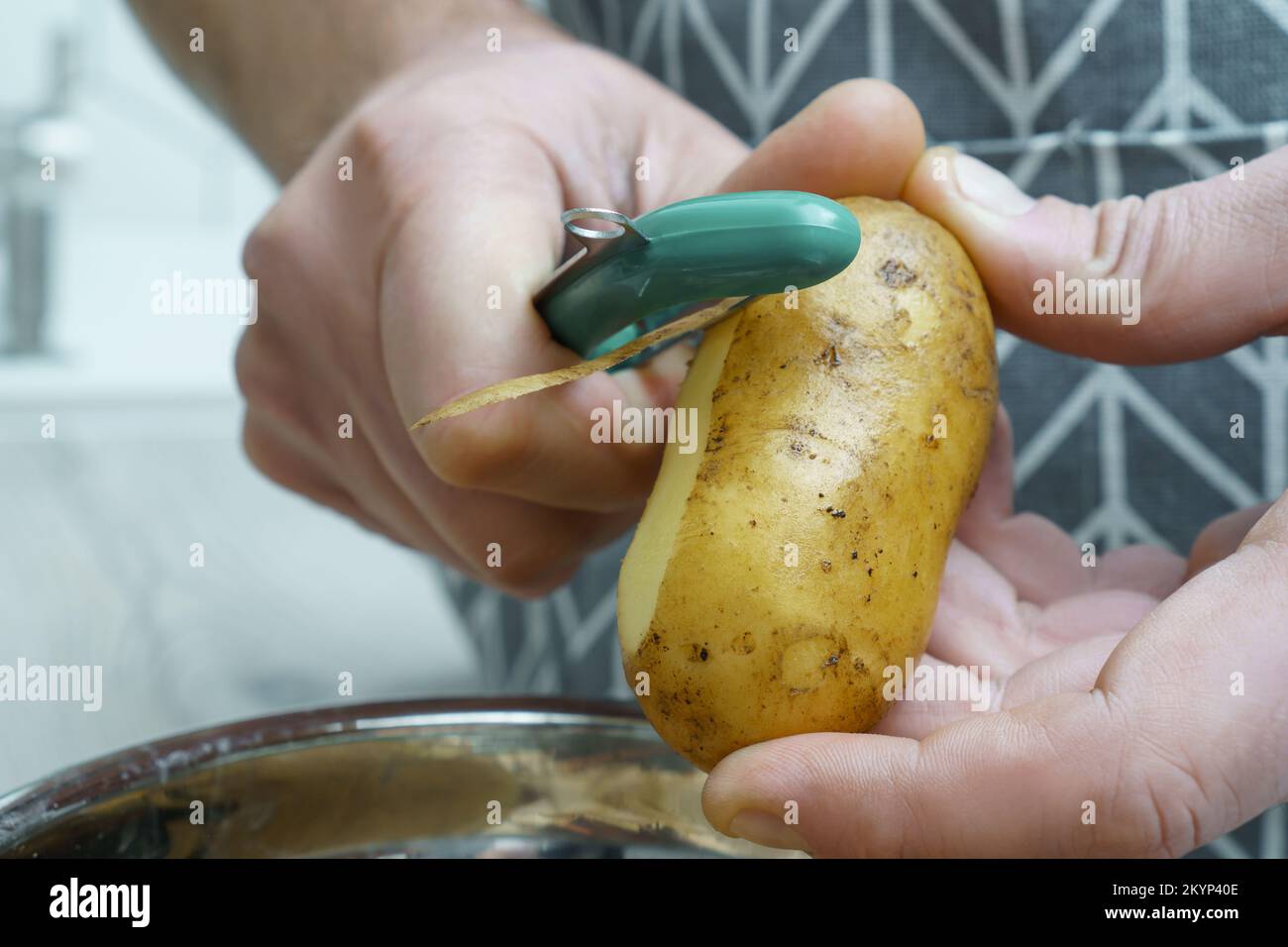 Potato peeling hands hi-res stock photography and images - Alamy