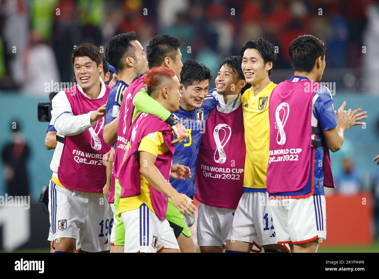 Doha, Catar. 01st Dec, 2022. Players from Japan celebrate ranking during the match between Japan and Spain, valid for the group stage of the World Cup, held at Khalifa International Stadium in Doha, Qatar. Credit: Rodolfo Buhrer/La Imagem/FotoArena/Alamy Live News Stock Photo