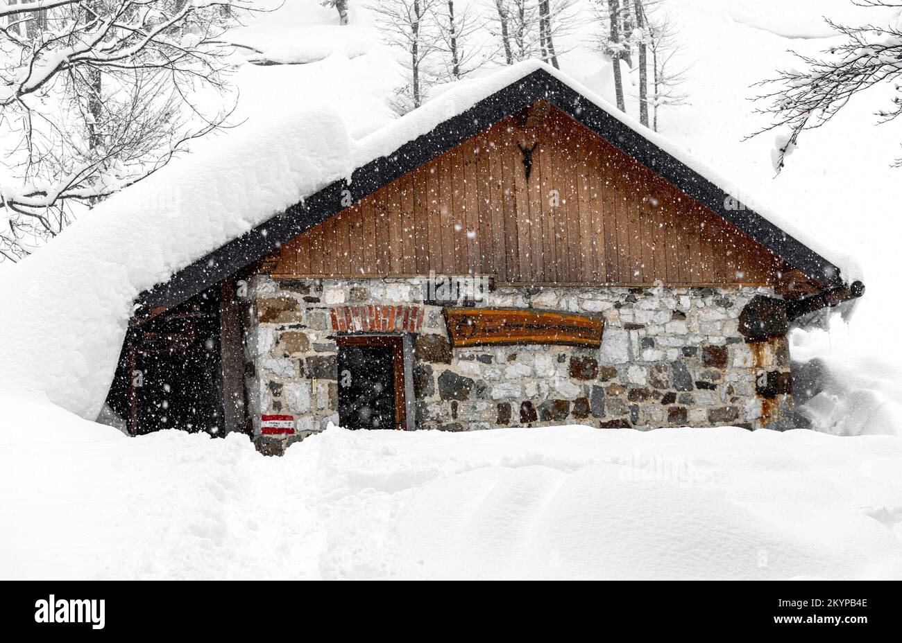A House Covered In Snow Stock Photo Alamy musicmaster-scheduling-music-scheduling-software-for-windows